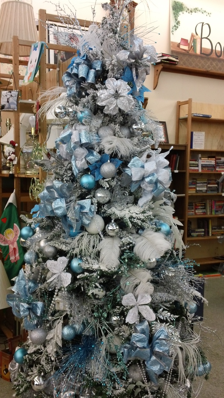 blue-christmas-tree-decoration