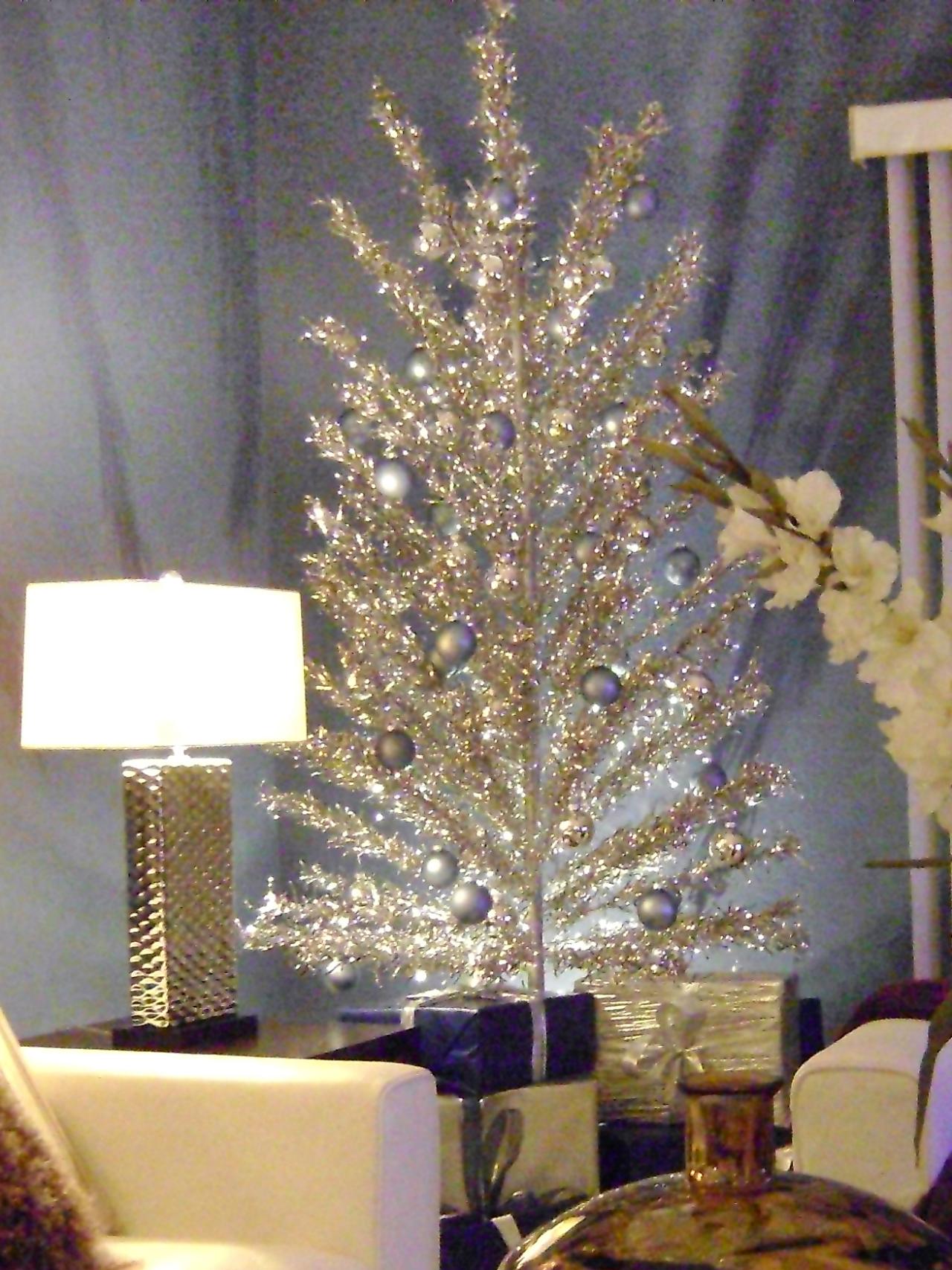 blue-silver-christmas-tree