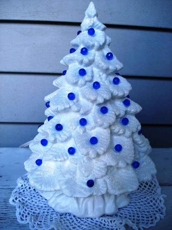 blue-white-christmas-tree-lights-design