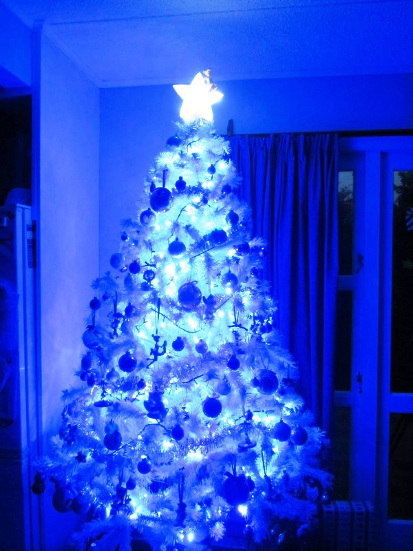 blue-white-christmas-tree-with-lights-fine-design-ideas