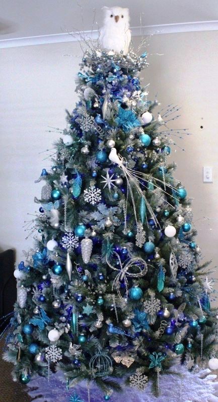 blue-white-and-silver-christmas-tree