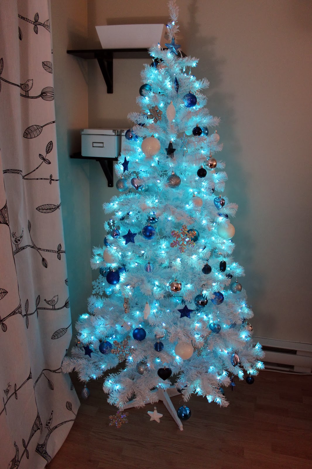 blue silver blue christmas tree ideas