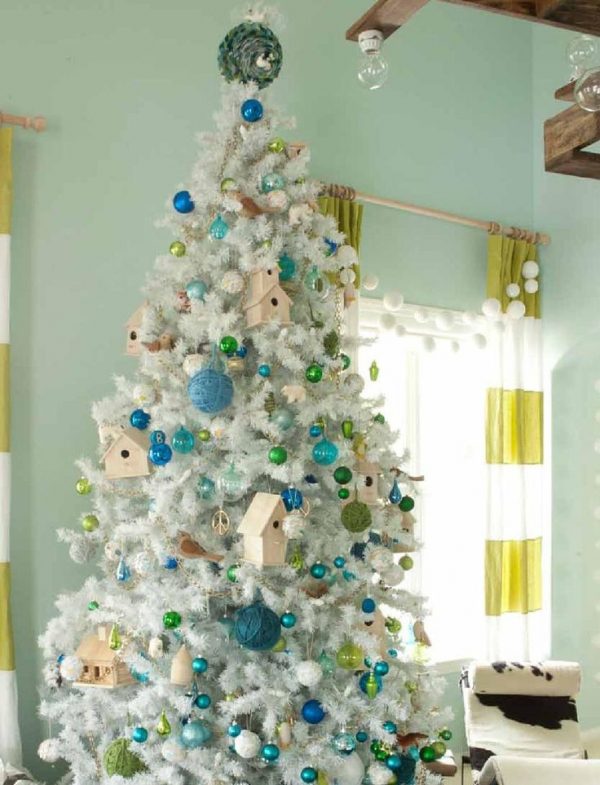blue-and-green-decorated-christmas-tree