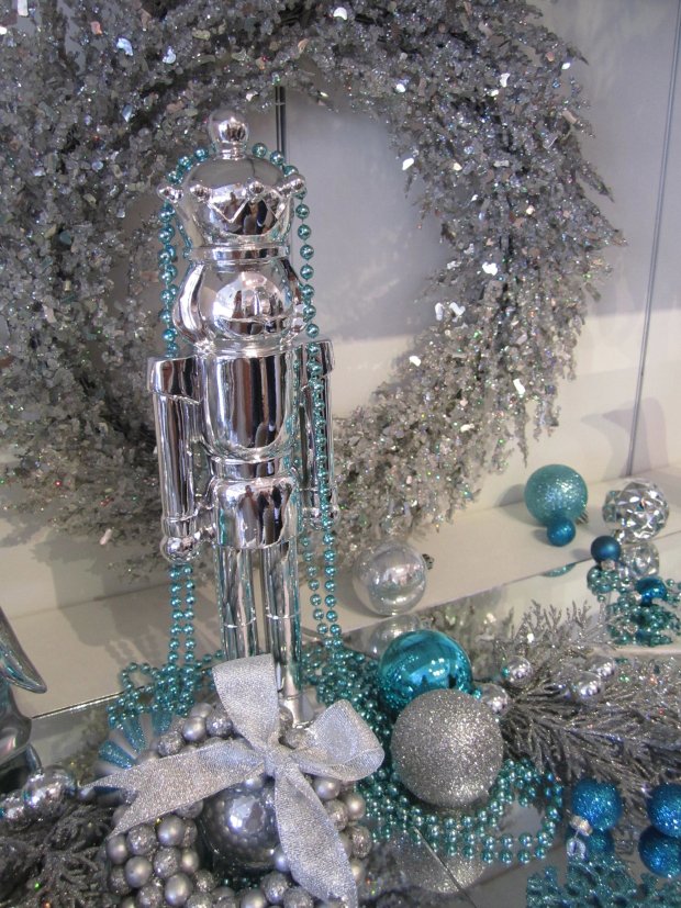 blue-and-silver-christmas-decorating-ideas