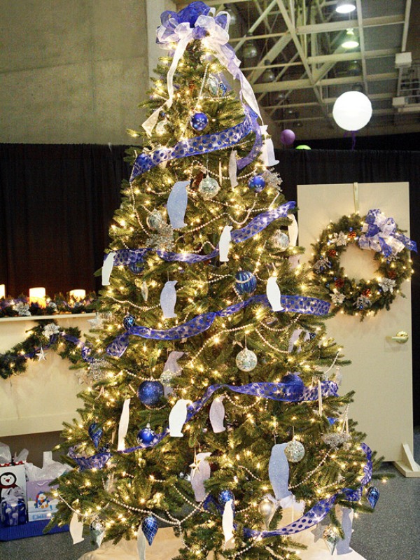 blue-and-silver-christmas-tree-idea
