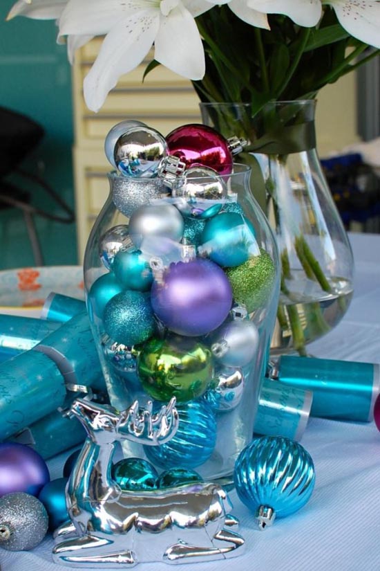 blue-and-white-christmas-table-decorations