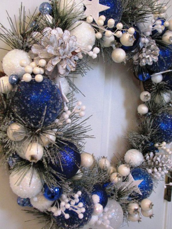 blue-and-white-christmas-wreath