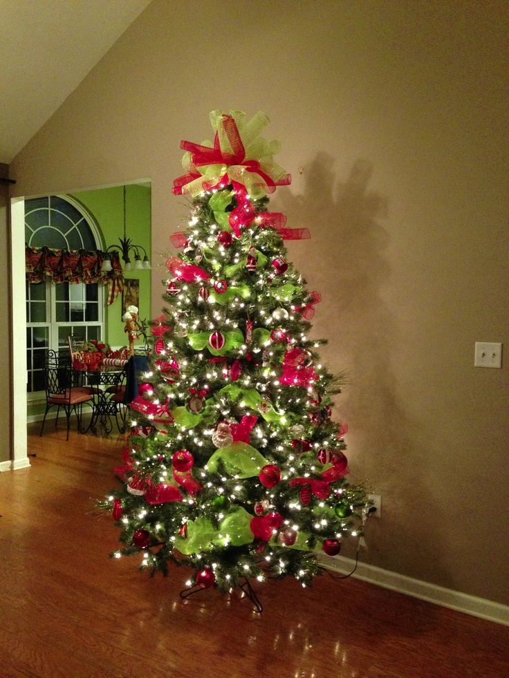 bow-mesh-christmas-tree
