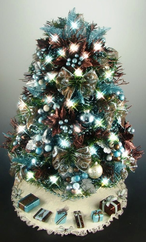 brown-and-turquoise-christmas-tree-design
