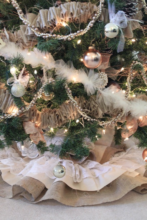 burlap-and-lace-christmas-tree