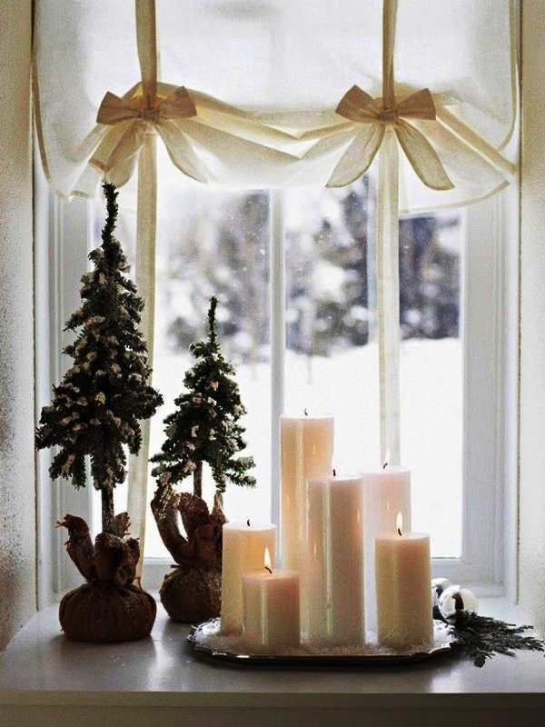 candles-and-christmas-tree-simple-design