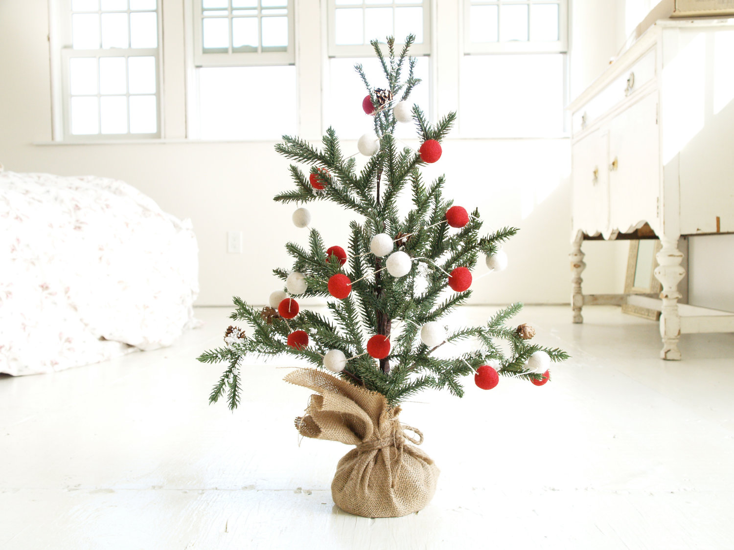 candy-cane-christmas-tree-garland