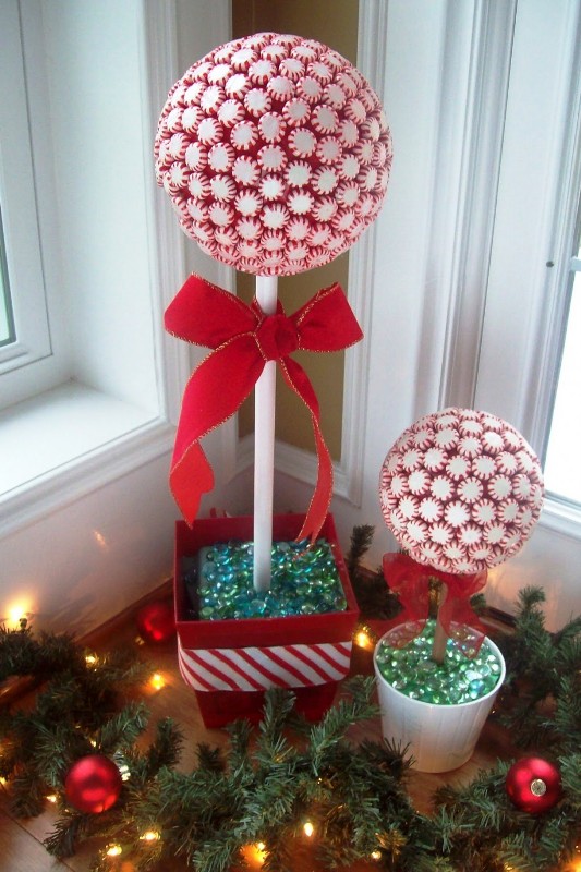 candy-topiary-christmas-trees