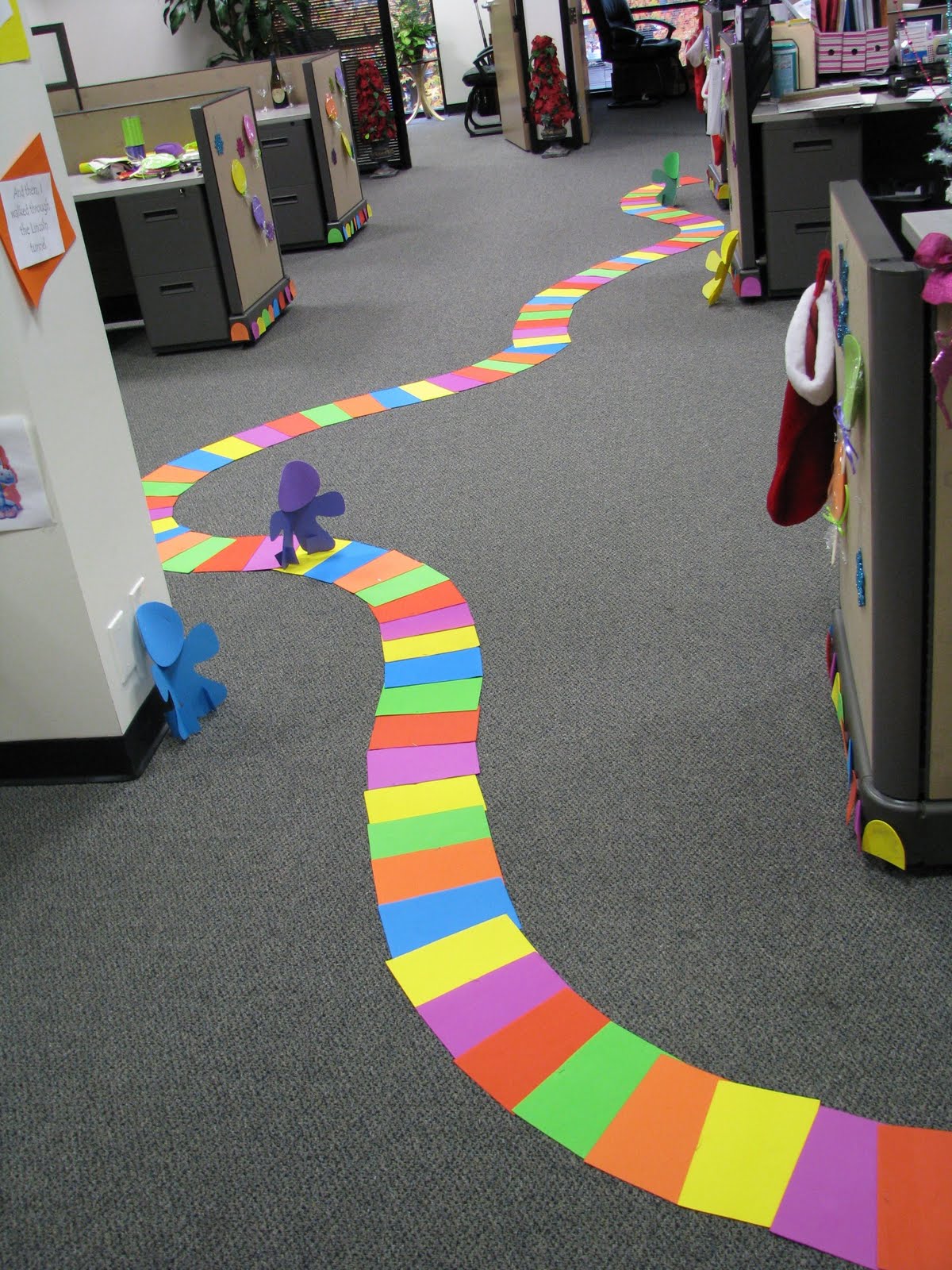 candyland-christmas-cubicle-decorations