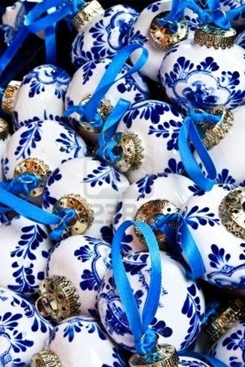 china-blue-and-white-christmas-ornaments