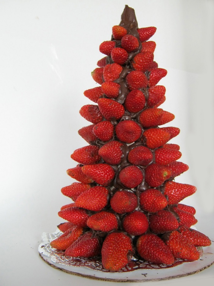 chocolate-strawberries-christmas-tree