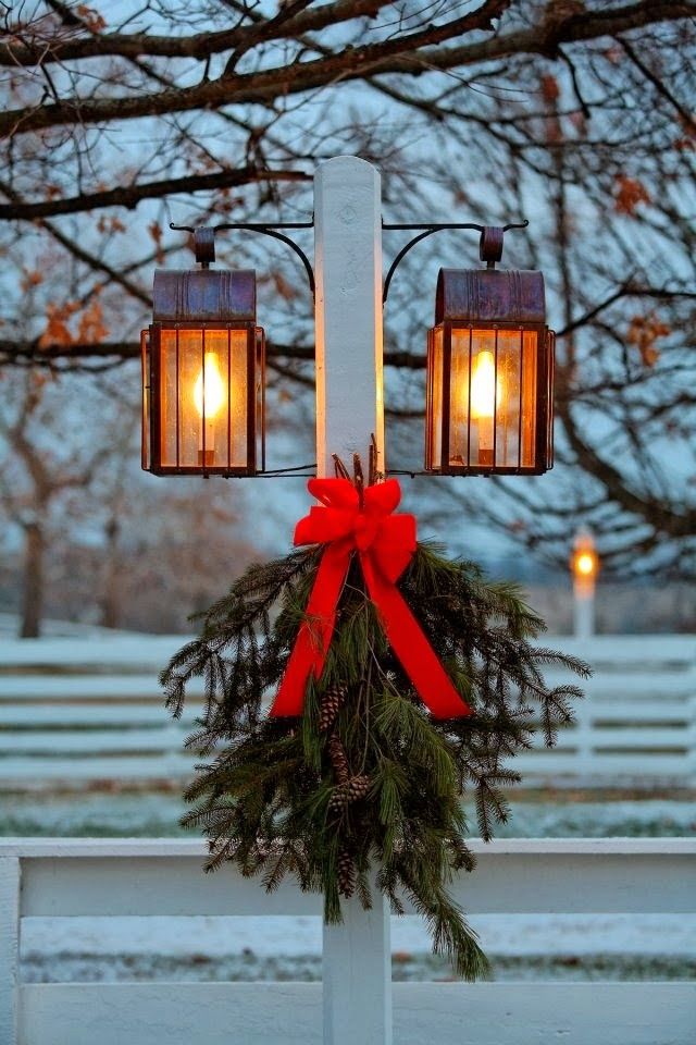 christmas-decorated-lamp-post
