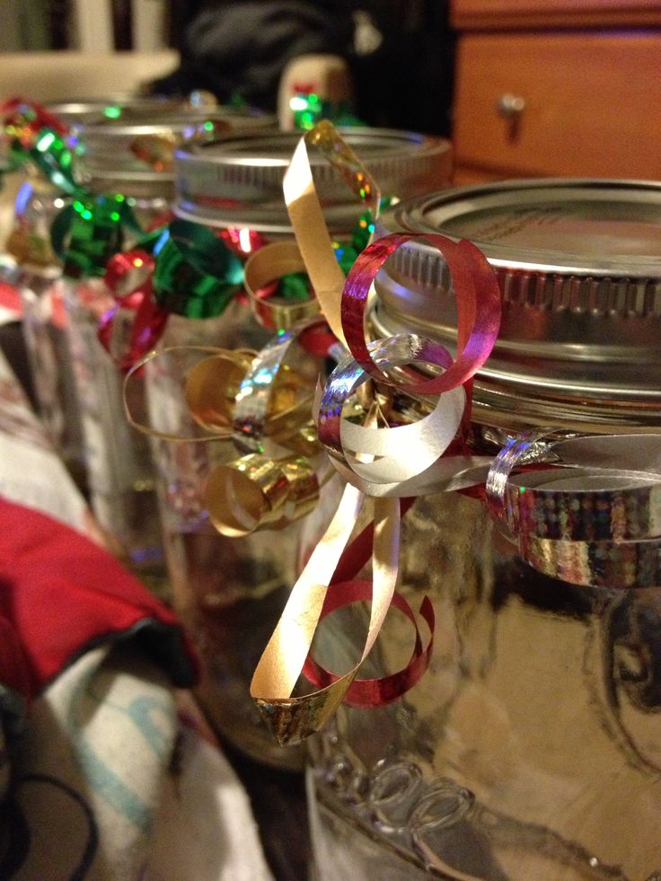 christmas-decorated-mason-jars
