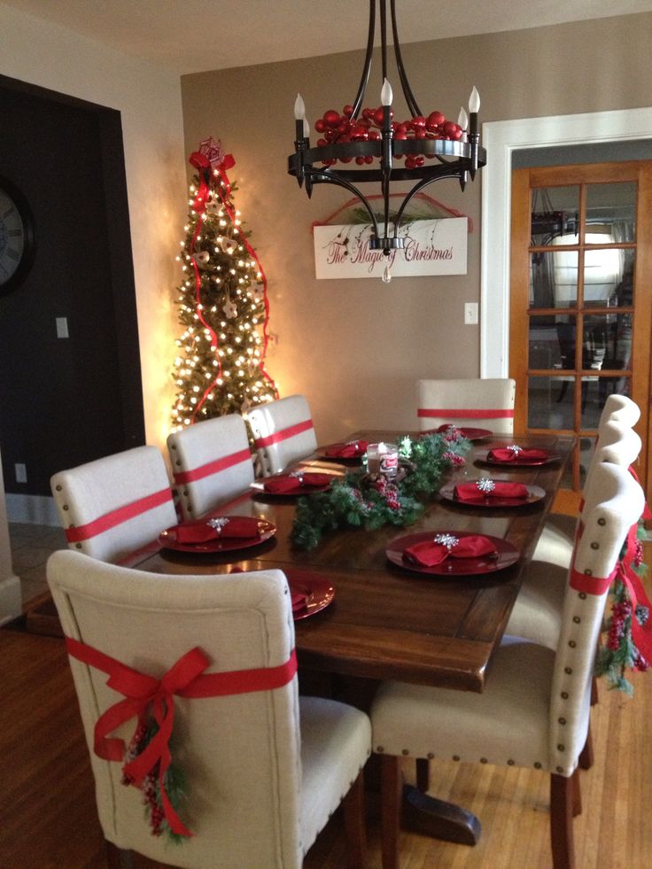 christmas-decorating-ideas-dining-room-chair