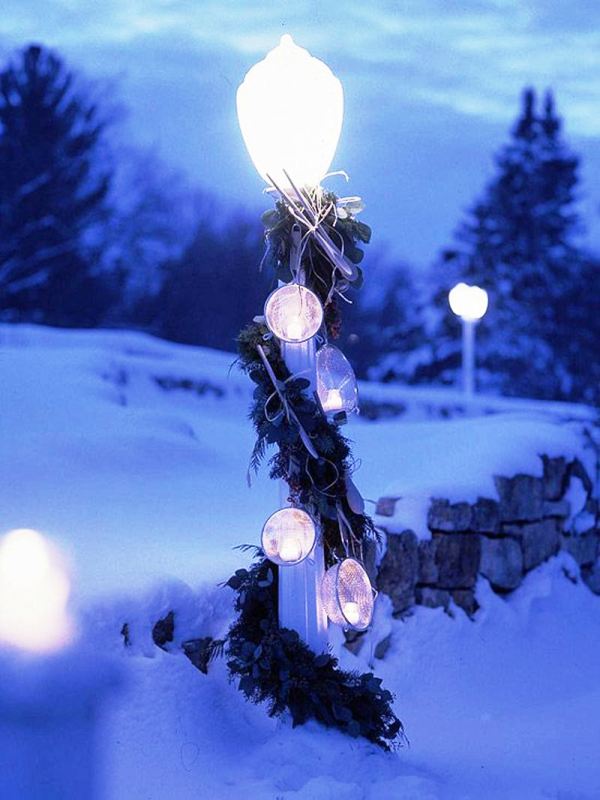 christmas-decorating-outdoor-lamp-post