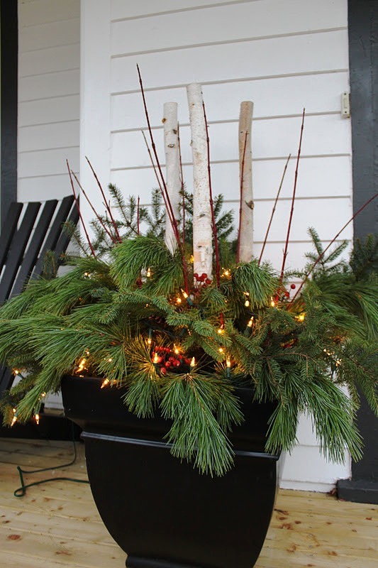 christmas-decorating-for-outdoor-pots