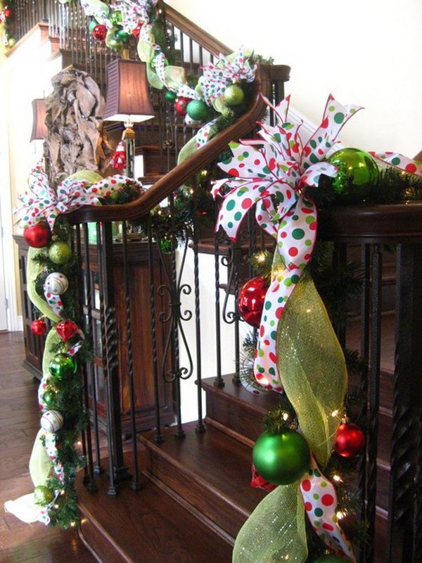 christmas-decorations-staircase-banister