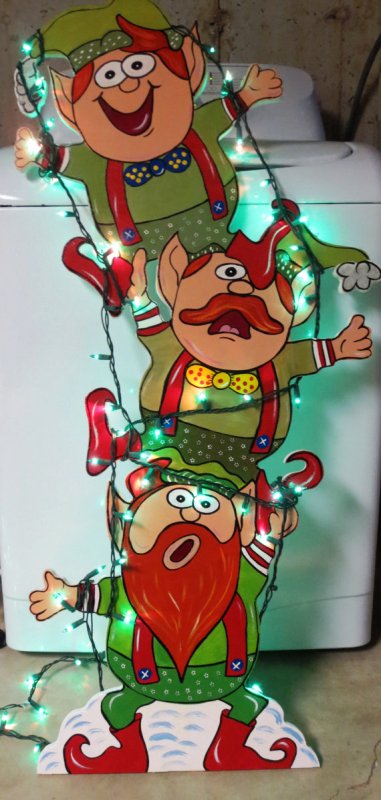 christmas-elf-yard-fine-decorations