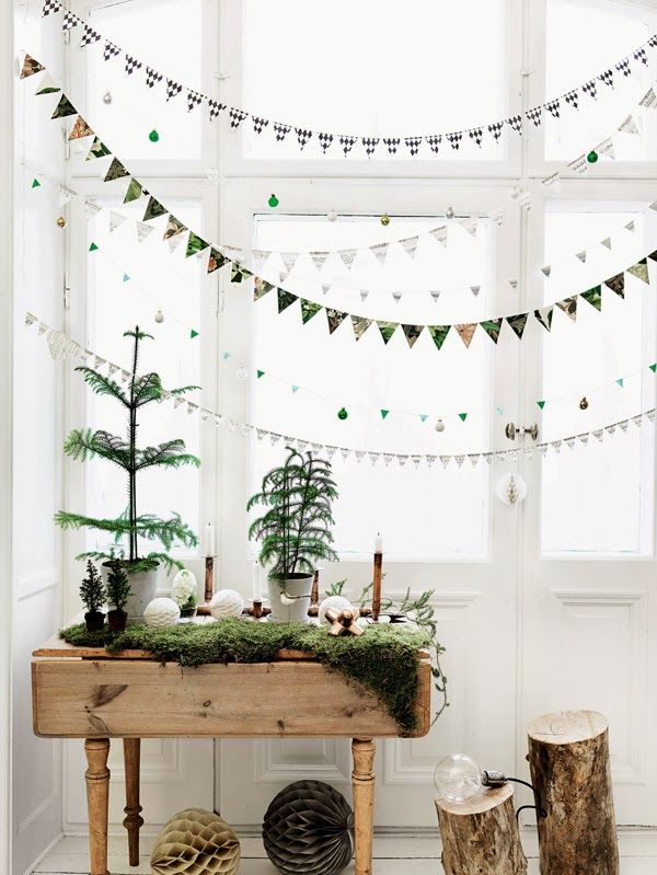 christmas-garland-with-deco-mesh-decoration