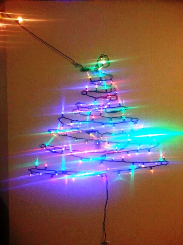 christmas-light-tree-on-wall