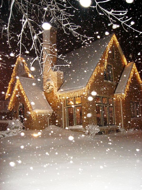 christmas-lights-snow