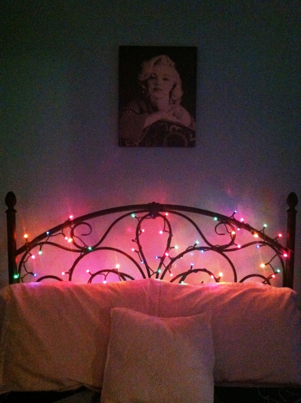 christmas-lights-above-bed