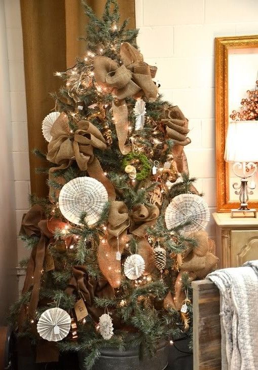 christmas-tree-decorated-with-burlap