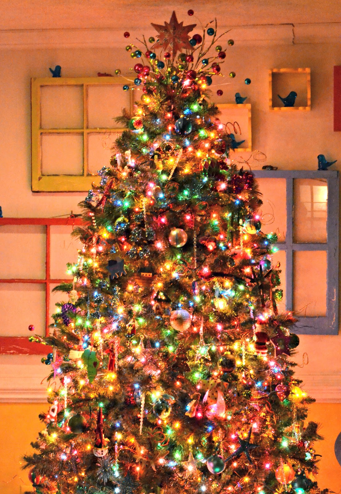 40 Amazing Classic Christmas Decorations Ideas - Decoration Love