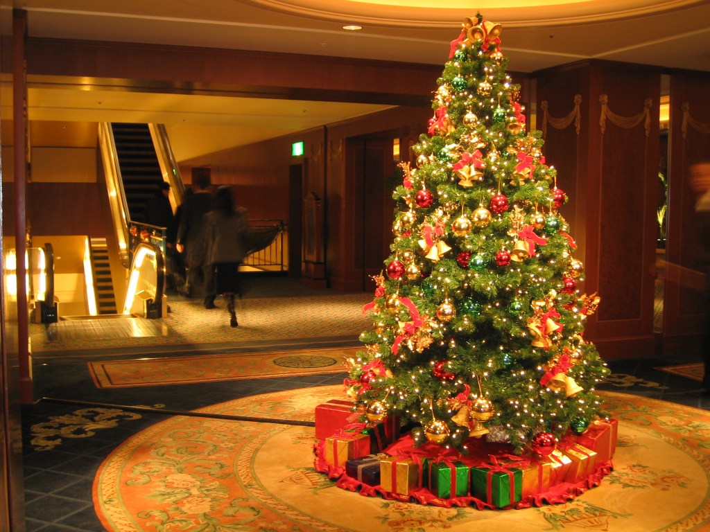 christmas-tree-decorating-indian-style