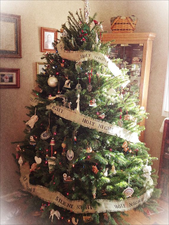 christmas-tree-decorating-with-burlap