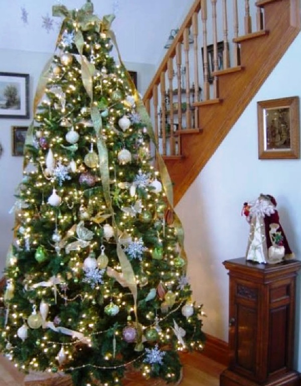 christmas-tree-decorating-with-vintage-ornaments