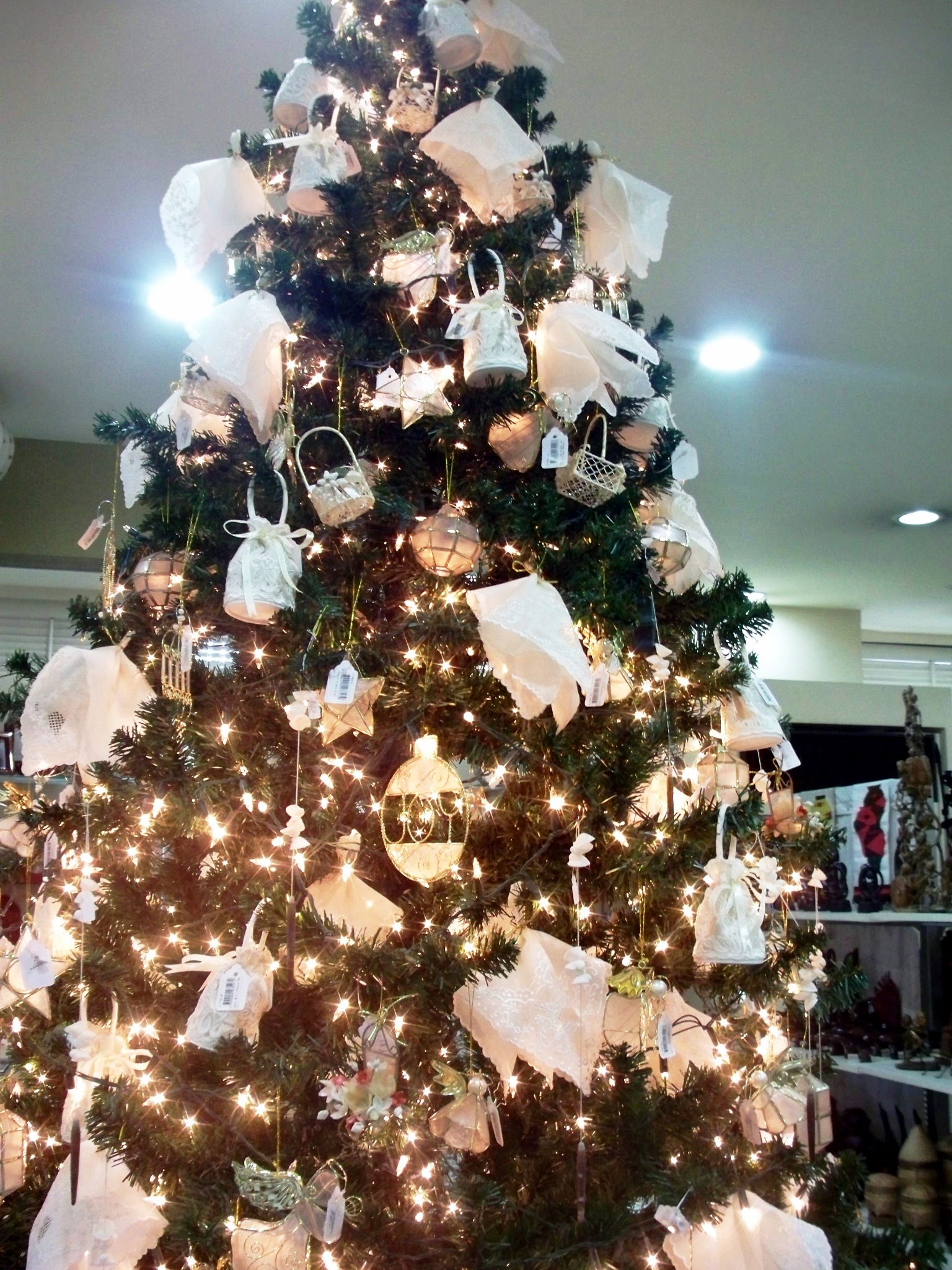 christmas-tree-decorations