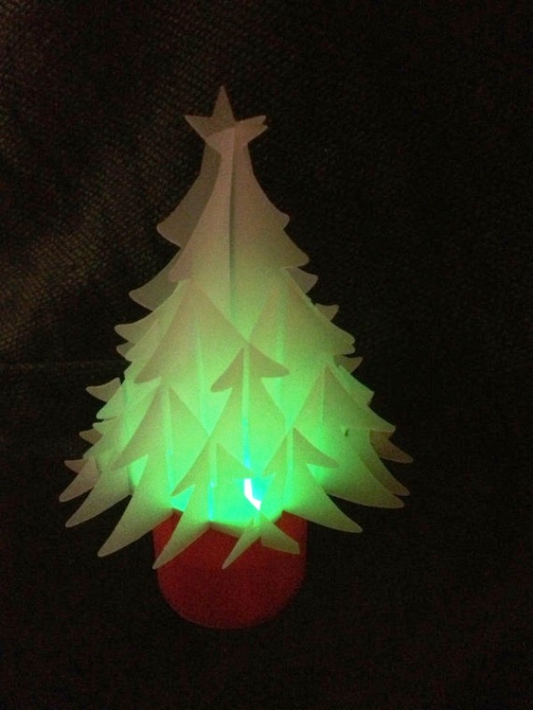 christmas-tree-flickering-paper-lights