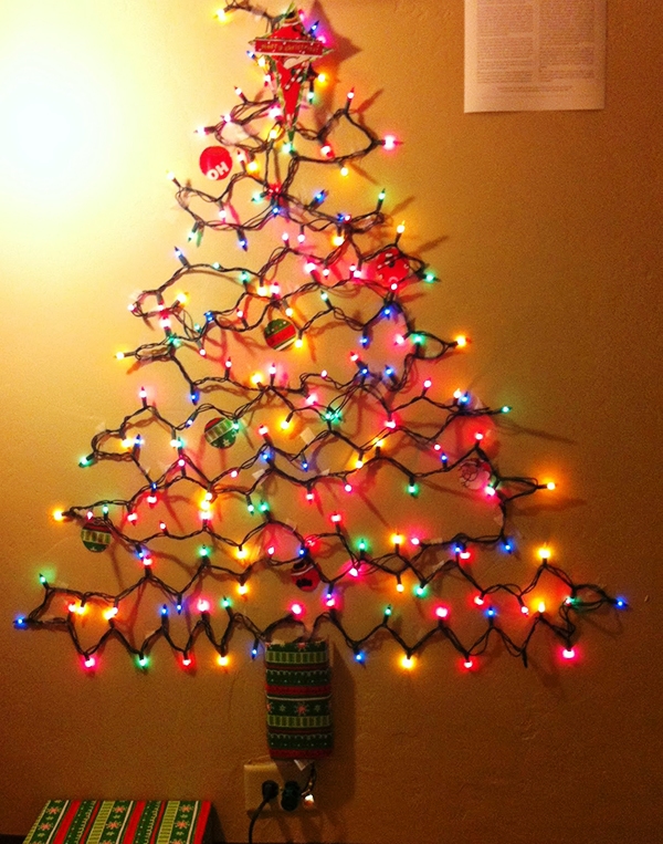christmas-tree-lights-on-wall-ideas