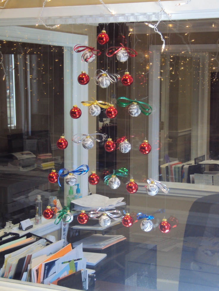 christmas-tree-made-from-balls