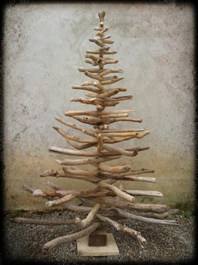 christmas-tree-made-from-driftwood