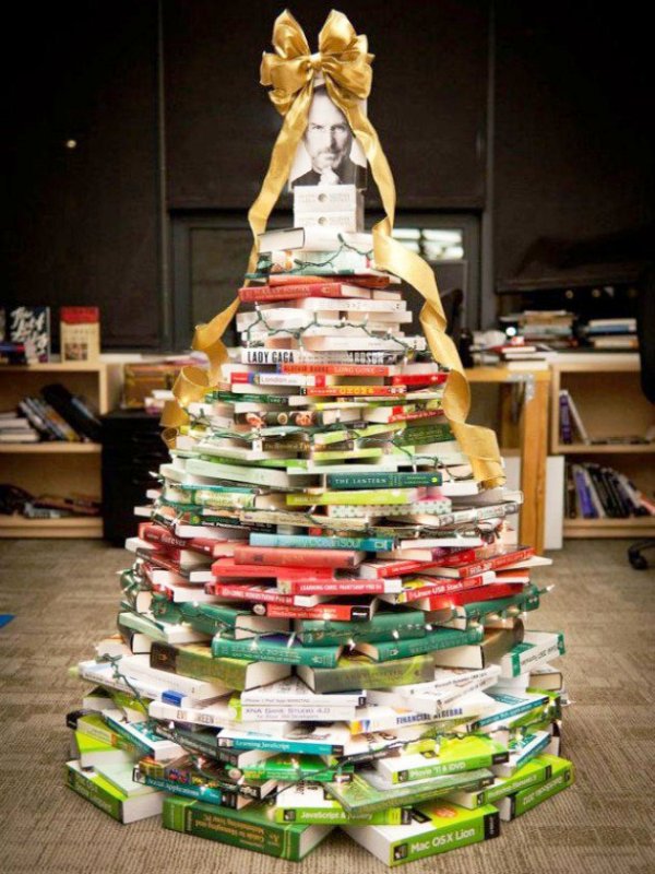 christmas-tree-made-of-books
