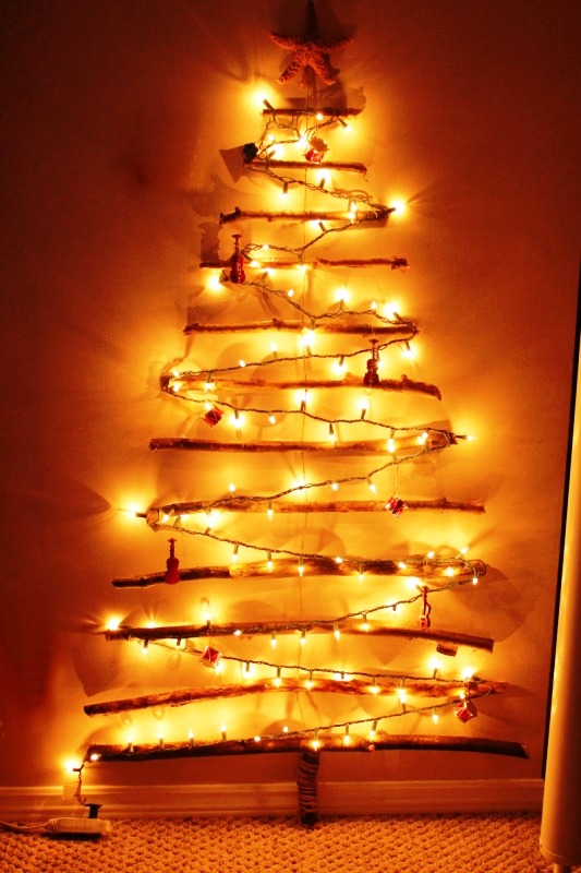 christmas-tree-on-wall