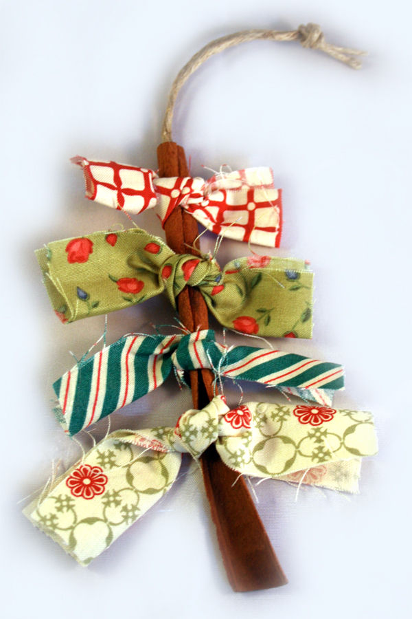 christmas-tree-ornaments-with-cinnamon-sticks
