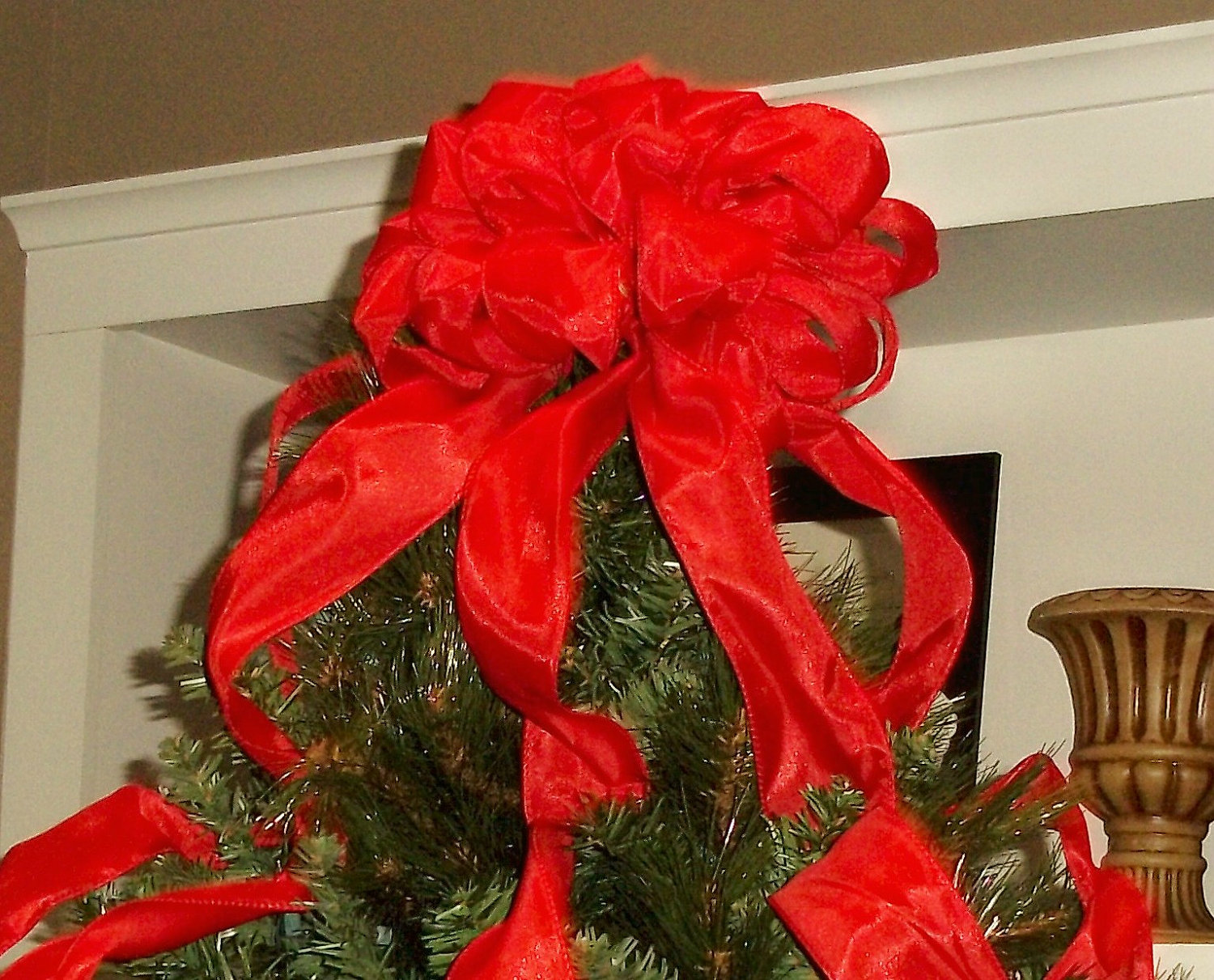 christmas-tree-topper-bows-with-streamers