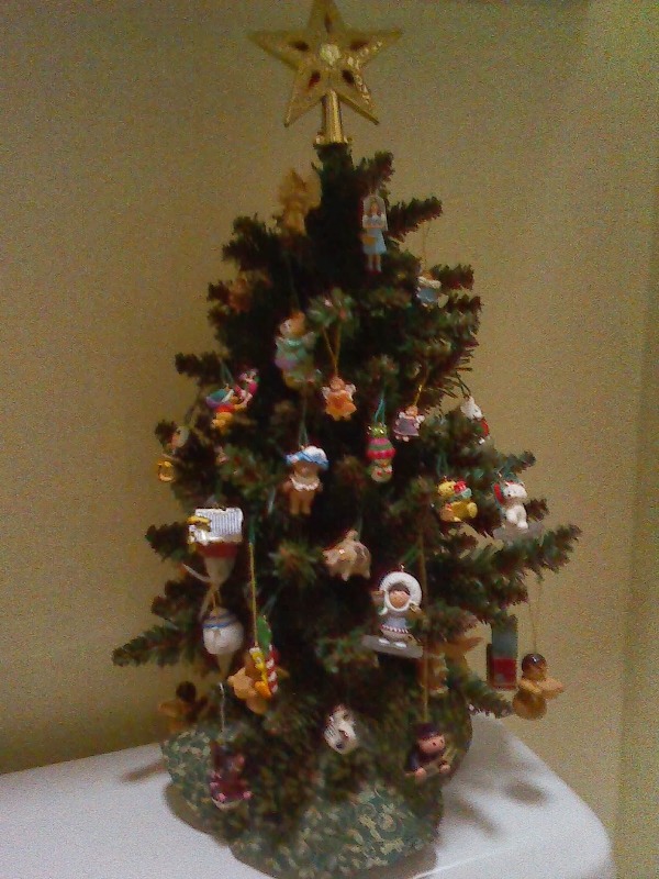 christmas-tree-with-ornaments-miniature