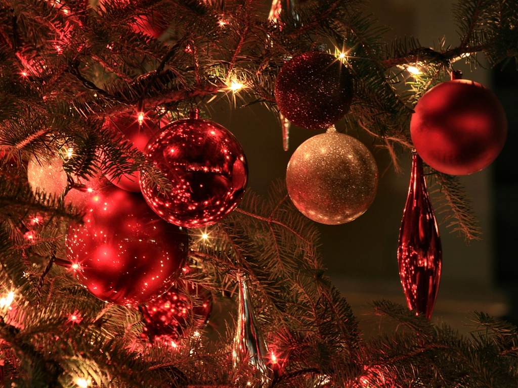 christmas-tree-with-ornaments