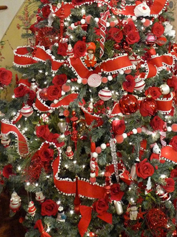christmas-tree-with-ribbon-garland-red-colour