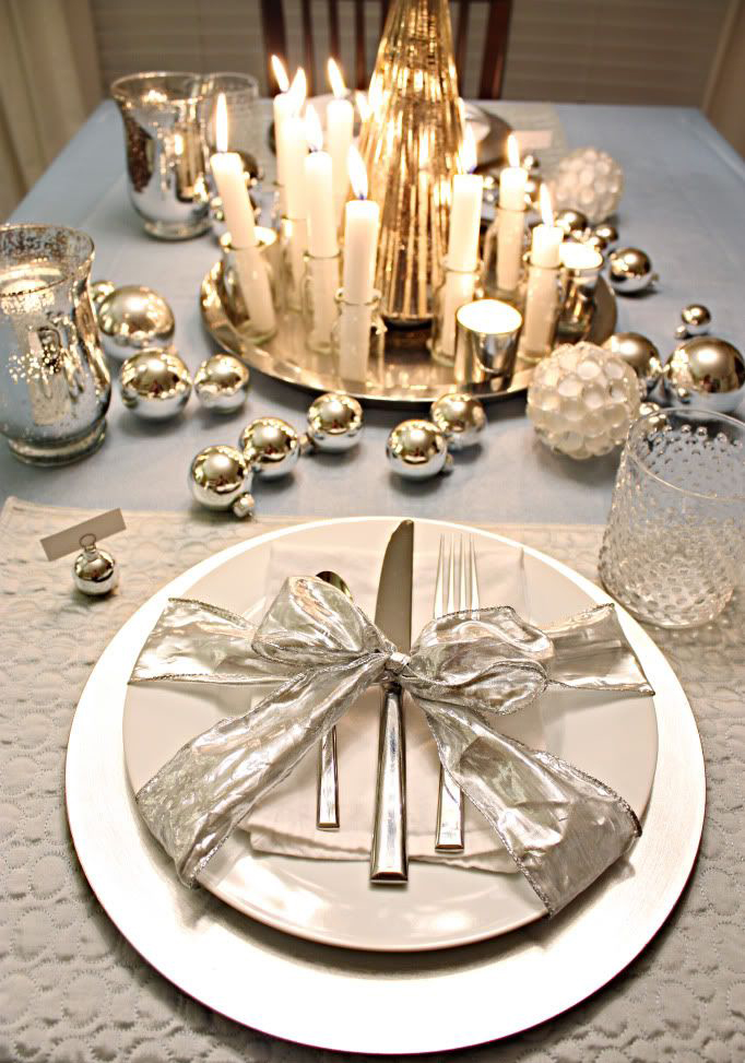 classic-christmas-table-decoration