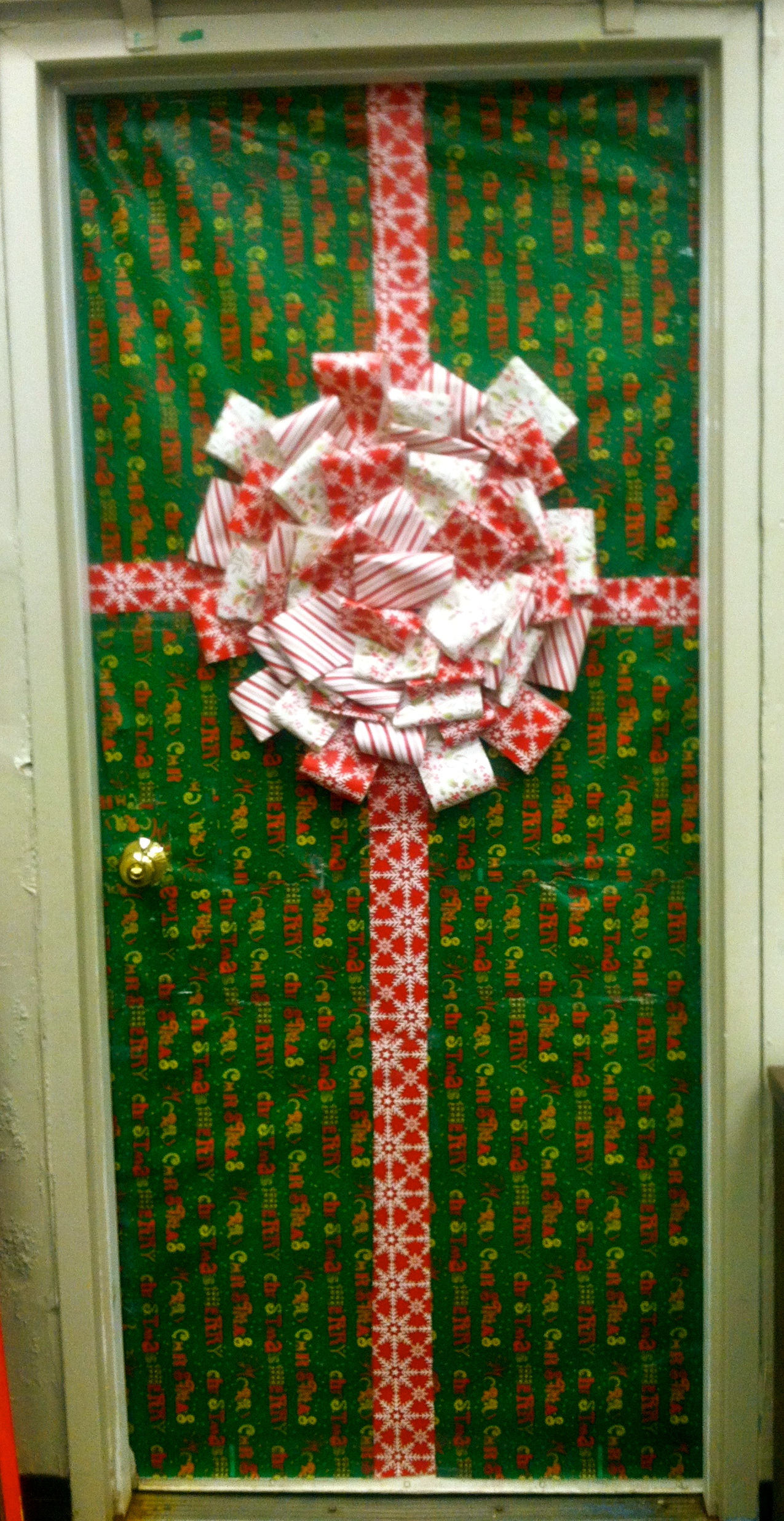 classroom-door-decoration-christmas-tree